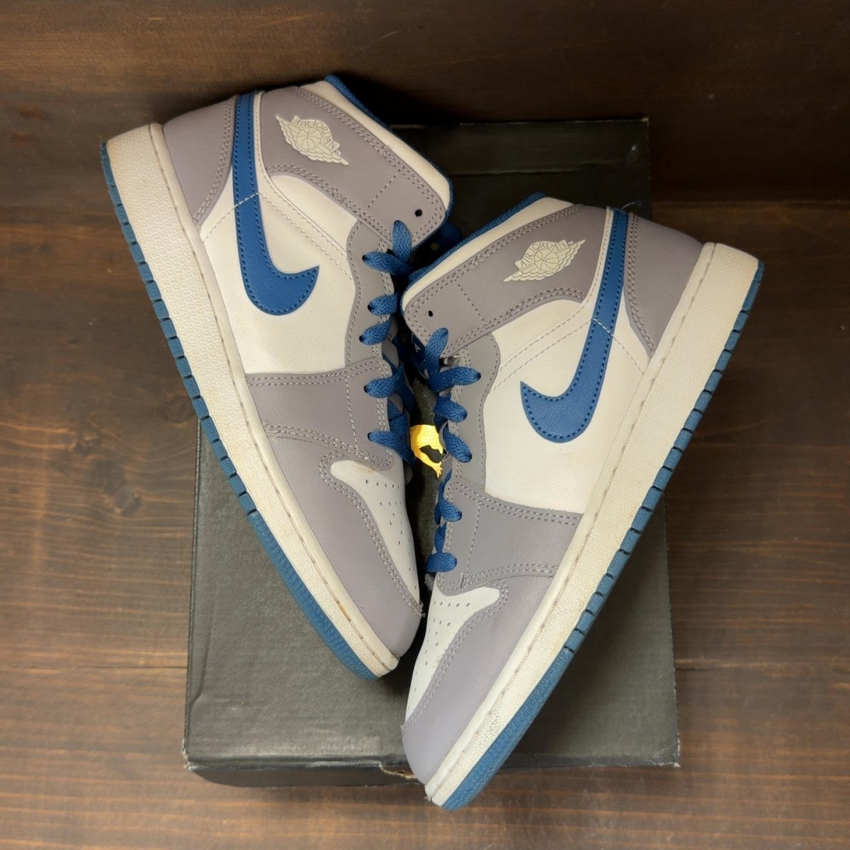Jordan 1 Mid True Blue Cement (GS) Size 7Y (Pre-Owned) - back