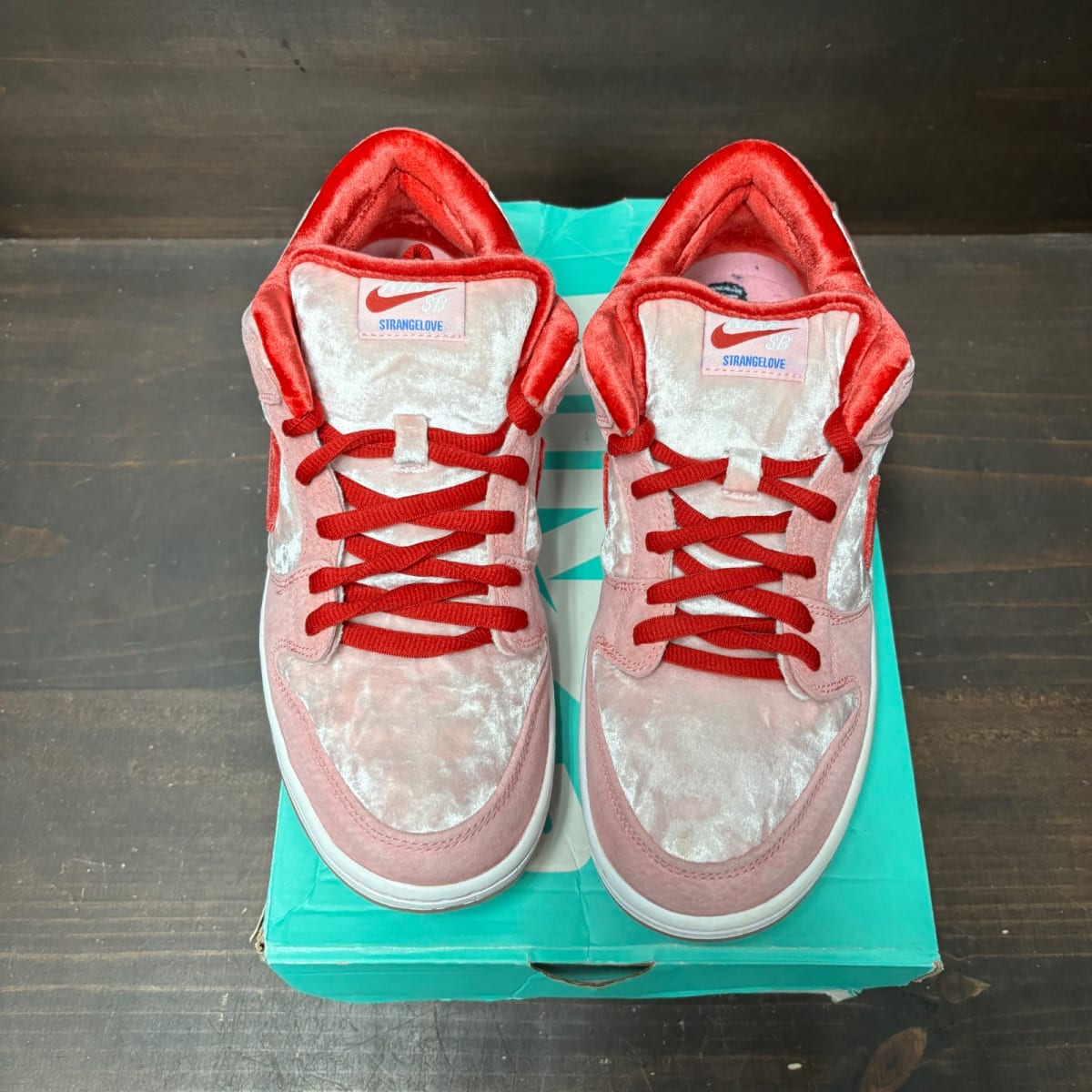 Nike SB Dunk Low StrangeLove Skateboards Size 9.5 (Pre-Owned) - side