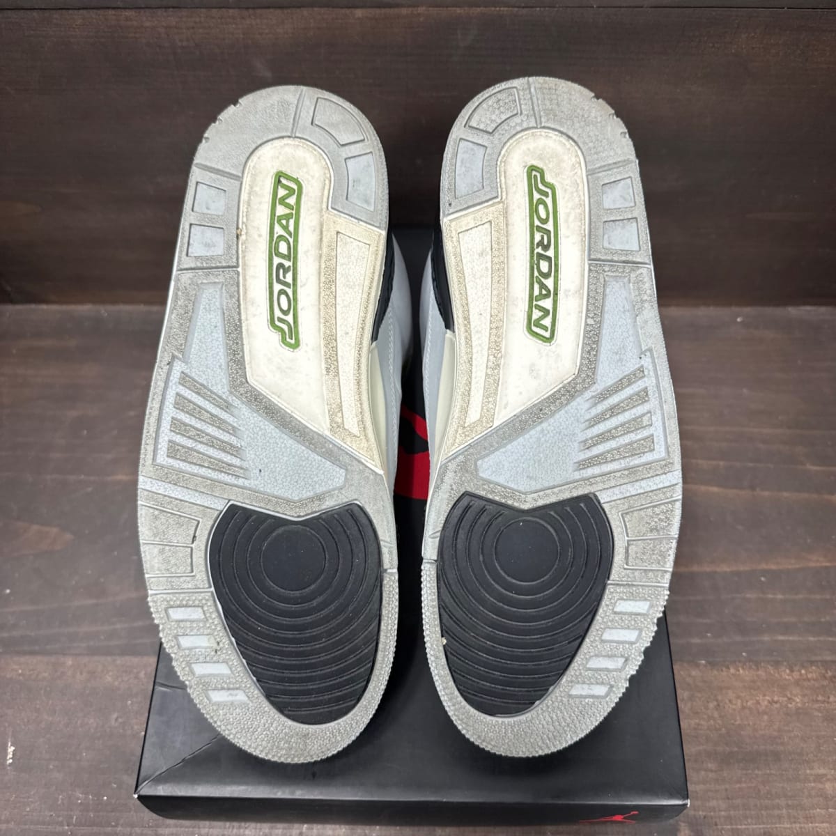 Jordan 3 Retro Chlorophyll Size 10.5 (Pre-Owned) - box