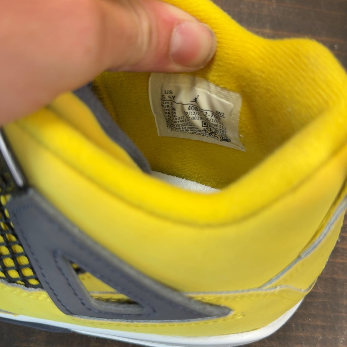 Jordan 4 Retro Lightning (2021) (GS) - Image 7
