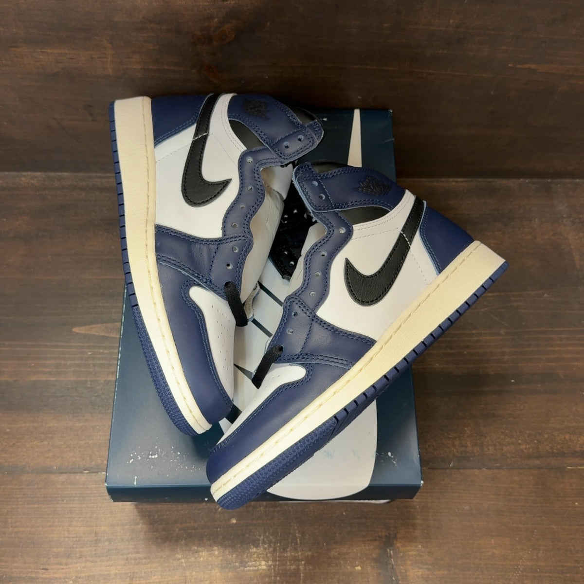 Jordan 1 Retro High OG Midnight Navy (GS) Size 5Y - Image 2
