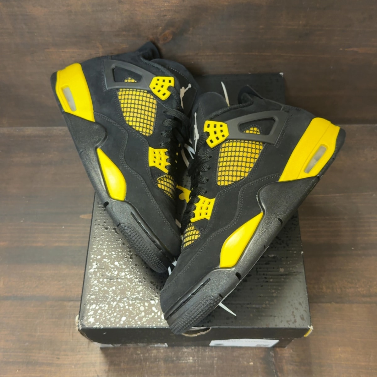 Jordan 4 Retro Thunder (2023) - Image 2