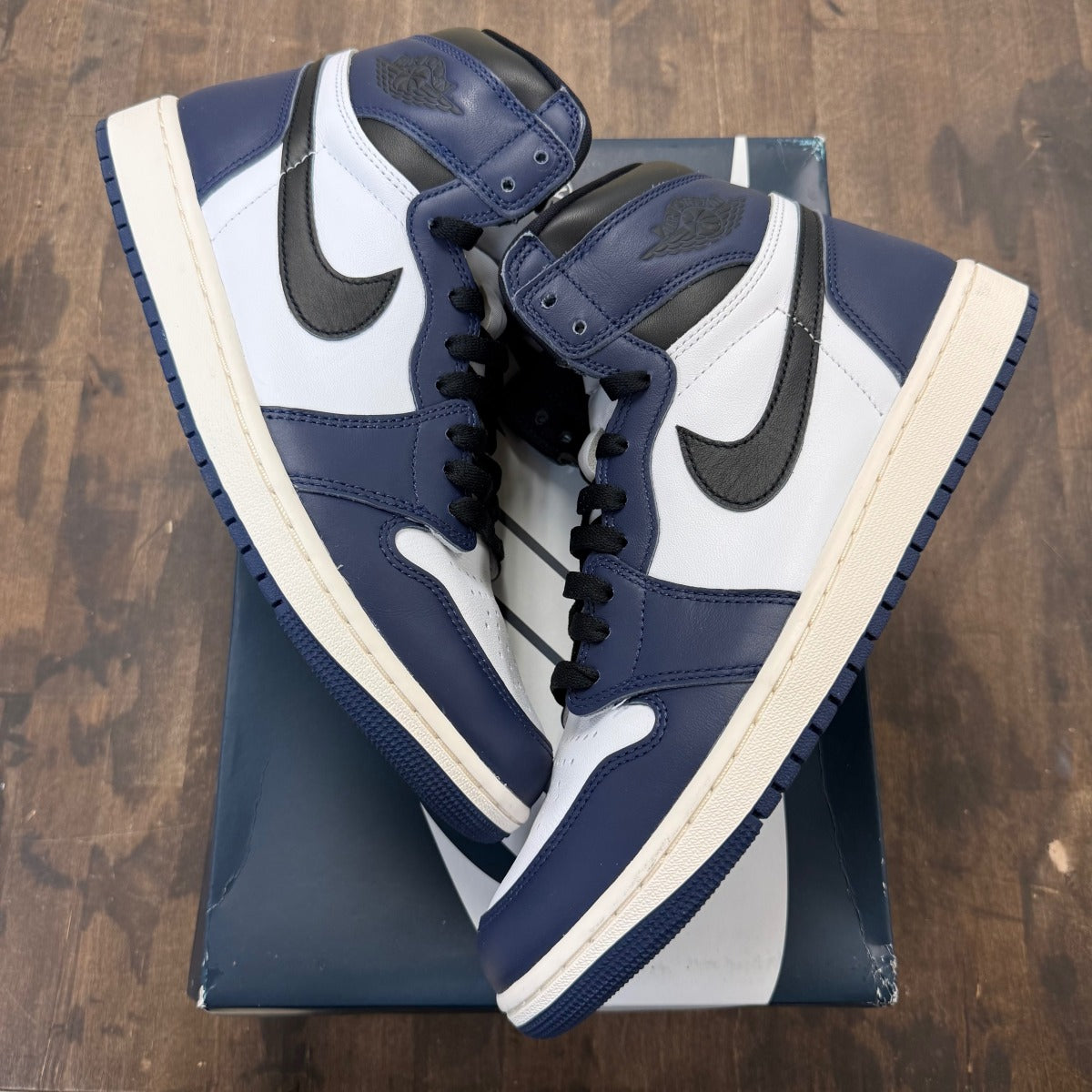 Jordan 1 Retro High OG Midnight Navy - Image 1