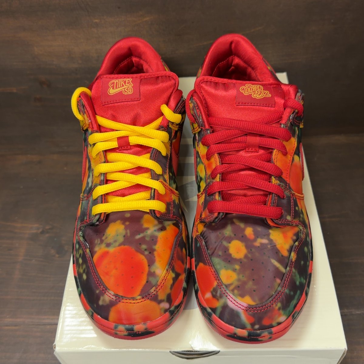 Nike SB Dunk Low The Wizard of Oz Poppy Field Size 10.5 - tag