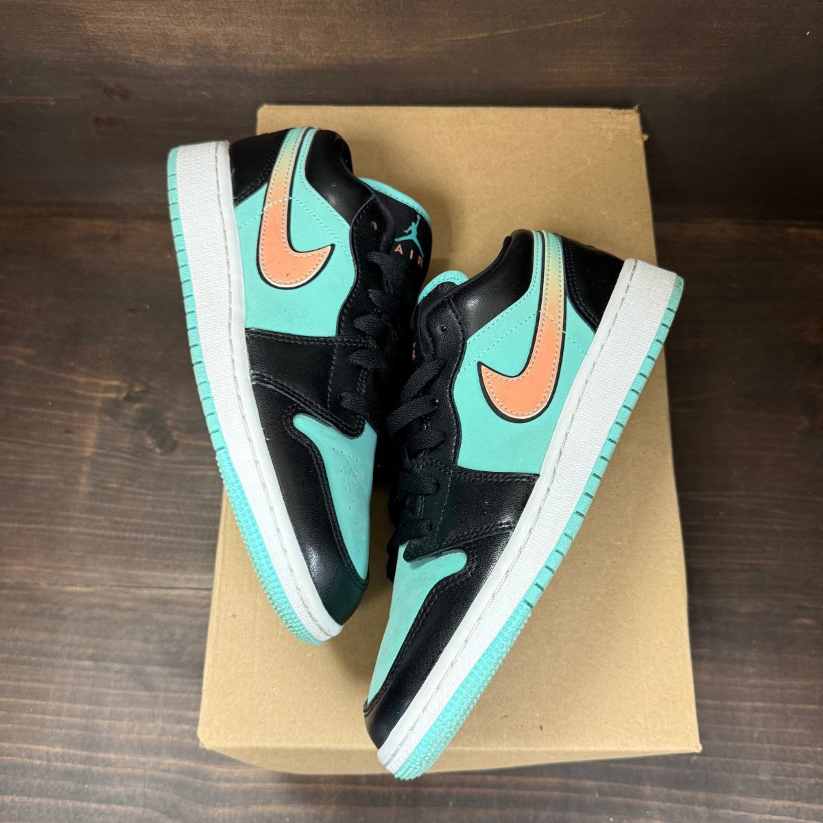 Jordan 1 Low SE Tropical Twist (GS) Size 5Y (Pre-Owned) - Image 2