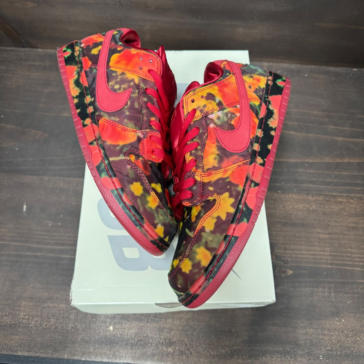 Nike SB Dunk Low The Wizard of Oz Poppy Field - Image 2
