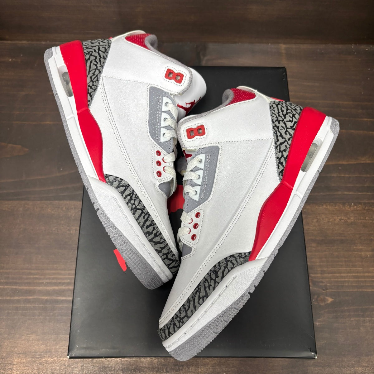 Jordan 3 Retro Fire Red (2022) Size 8.5 (Pre-Owned)