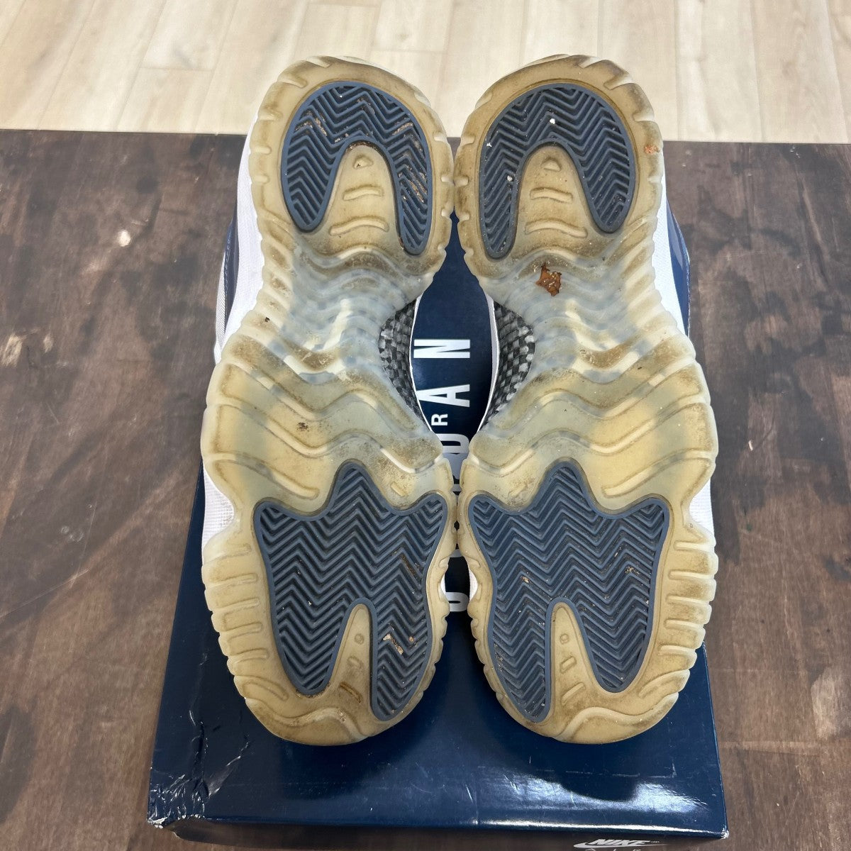 Jordan 11 Retro Low Diffused Blue (GS) - Image 5
