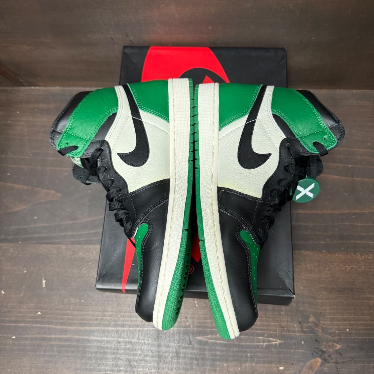 Jordan 1 Retro High Pine Green Size 11 (Pre-Owned) - side