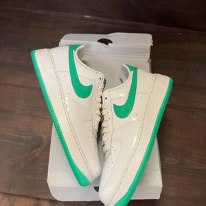 Nike Air Force 1 Low '07 Patent Platinum Tint Stadium Green Size 9.5 (Pre-Owned) - Image 2