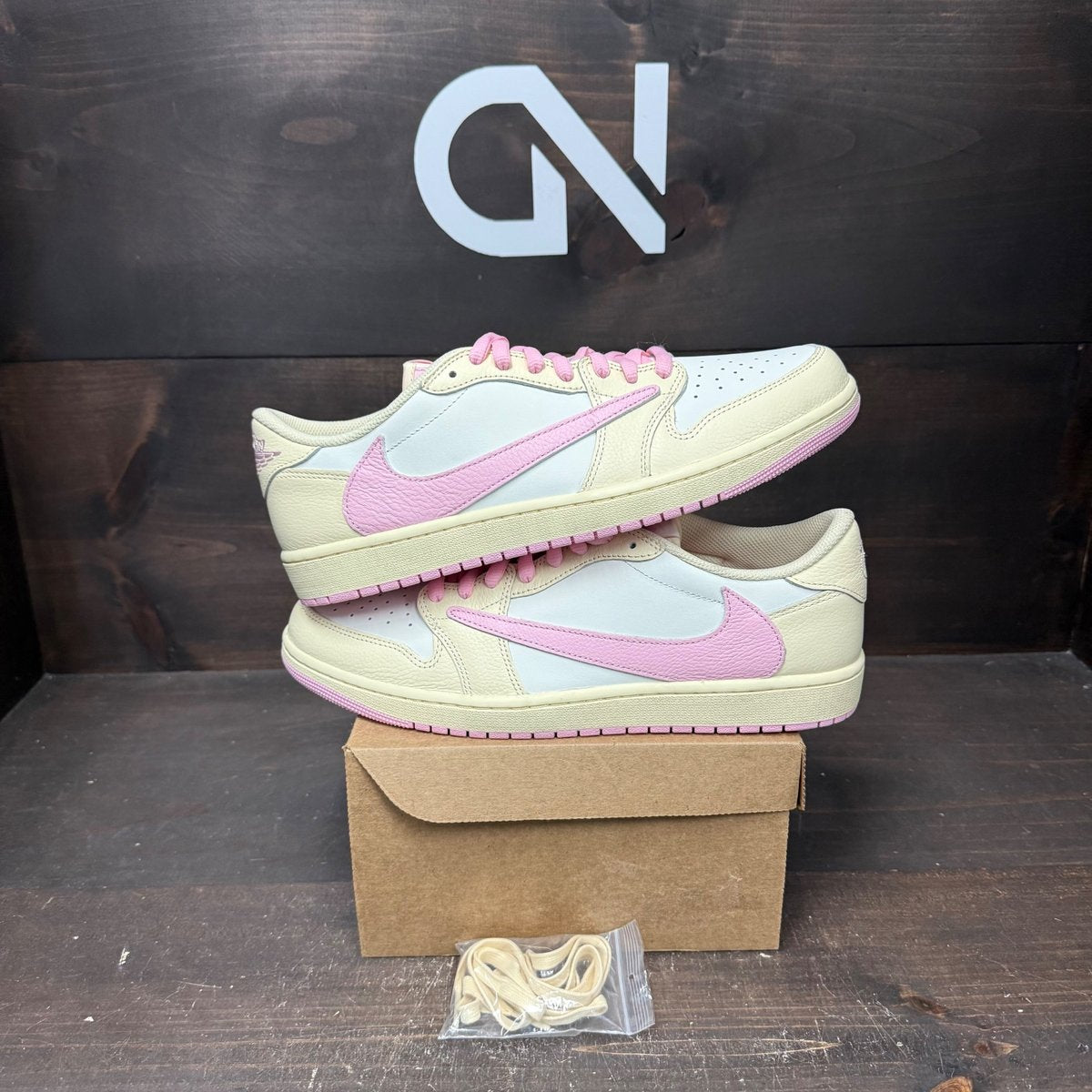 Jordan 1 Retro Low OG SP Travis Scott Shy Pink Size 12 - front
