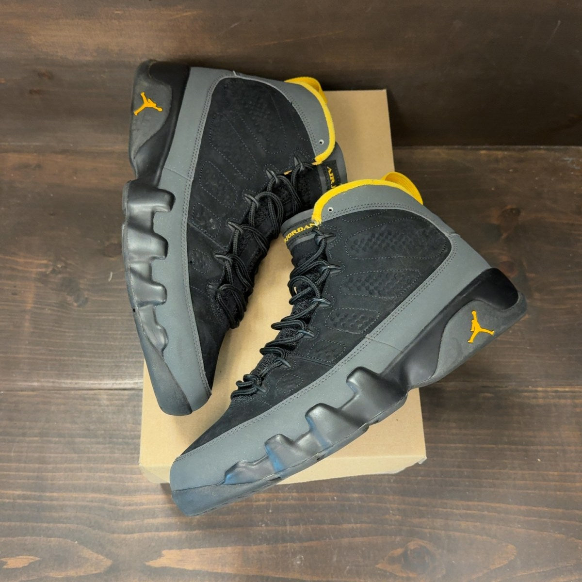 Jordan 9 Retro Dark Charcoal University Gold Size 11 (Pre-Owned) - Image 2