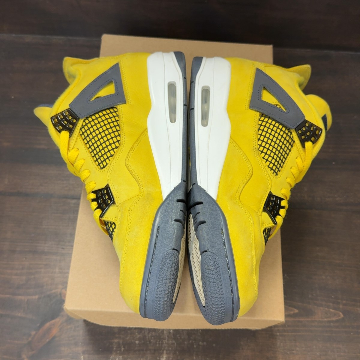 Jordan 4 Retro Lightning (2021) Size 10 (Pre-Owned) - Image 4