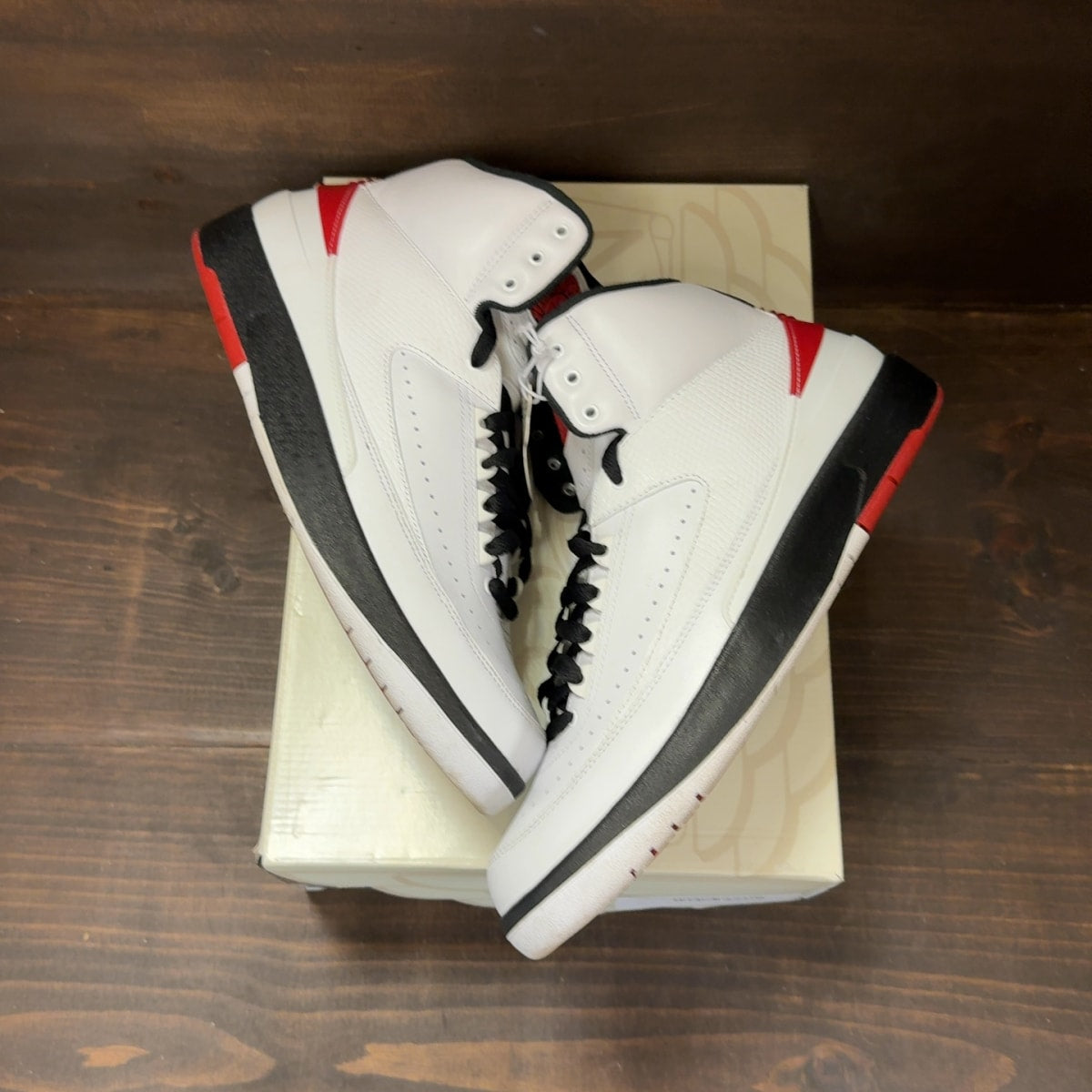 Jordan 2 Retro OG Chicago (2022) - Image 2