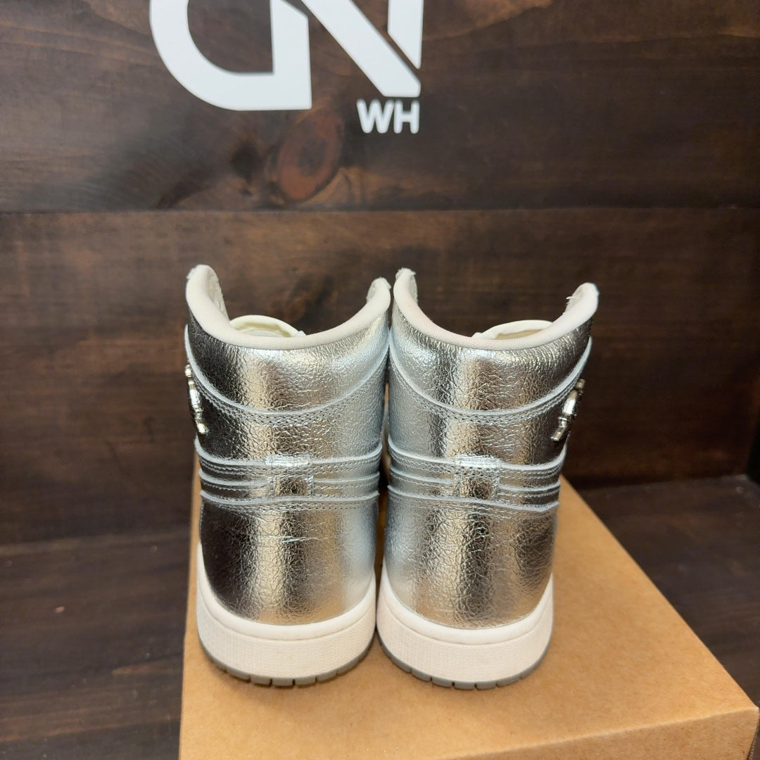 Jordan 1 Retro High OG Chrome (Women's) Size 8W (Pre-Owned) - Image 4