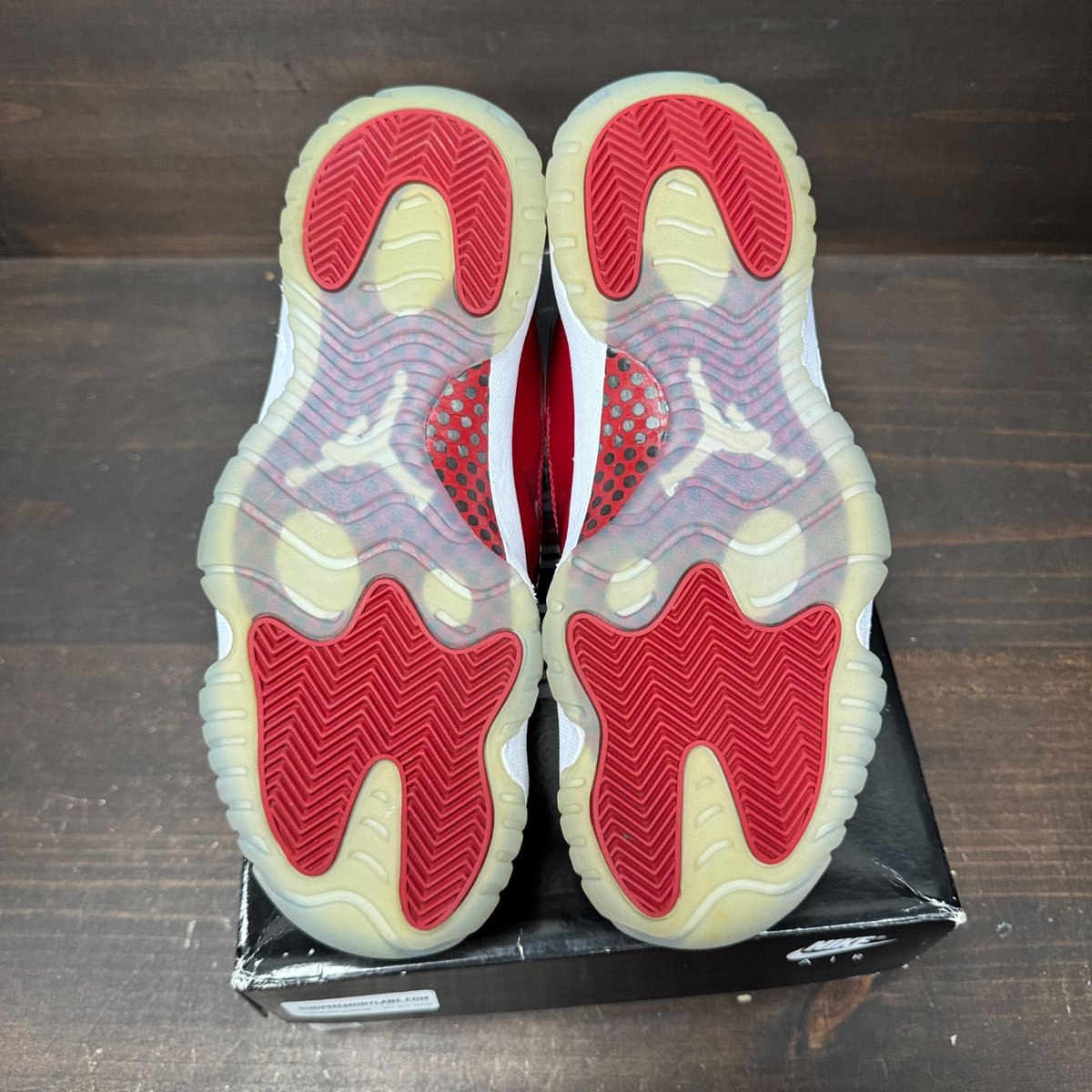 Jordan 11 Retro Cherry (2022) Size 8 (Pre-Owned) - box