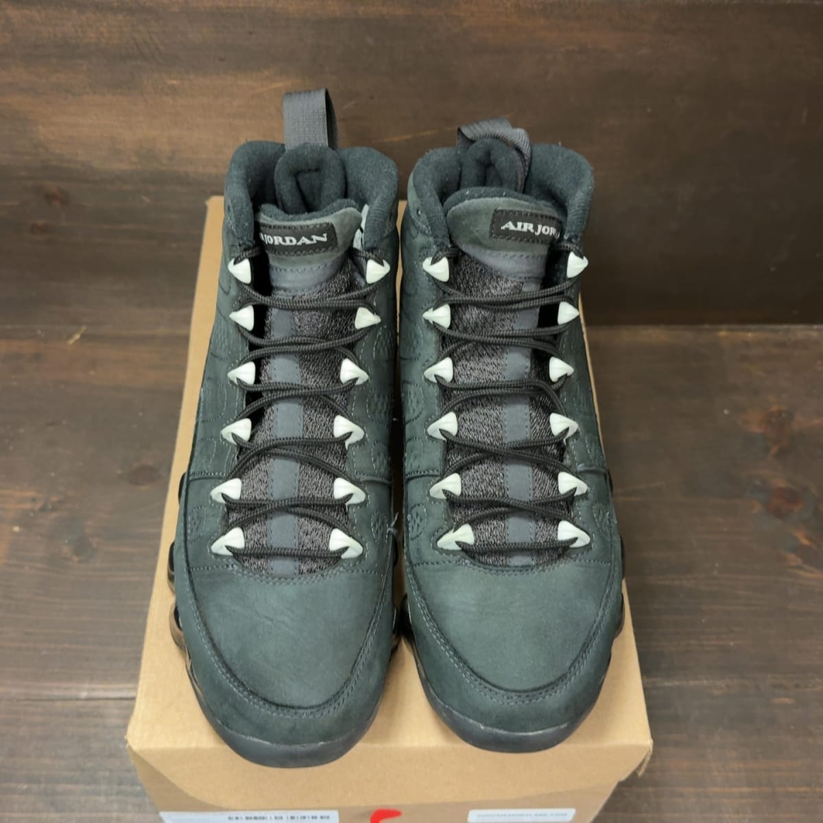 Jordan 9 Retro Anthracite Size 8 (Pre-Owned) - tag