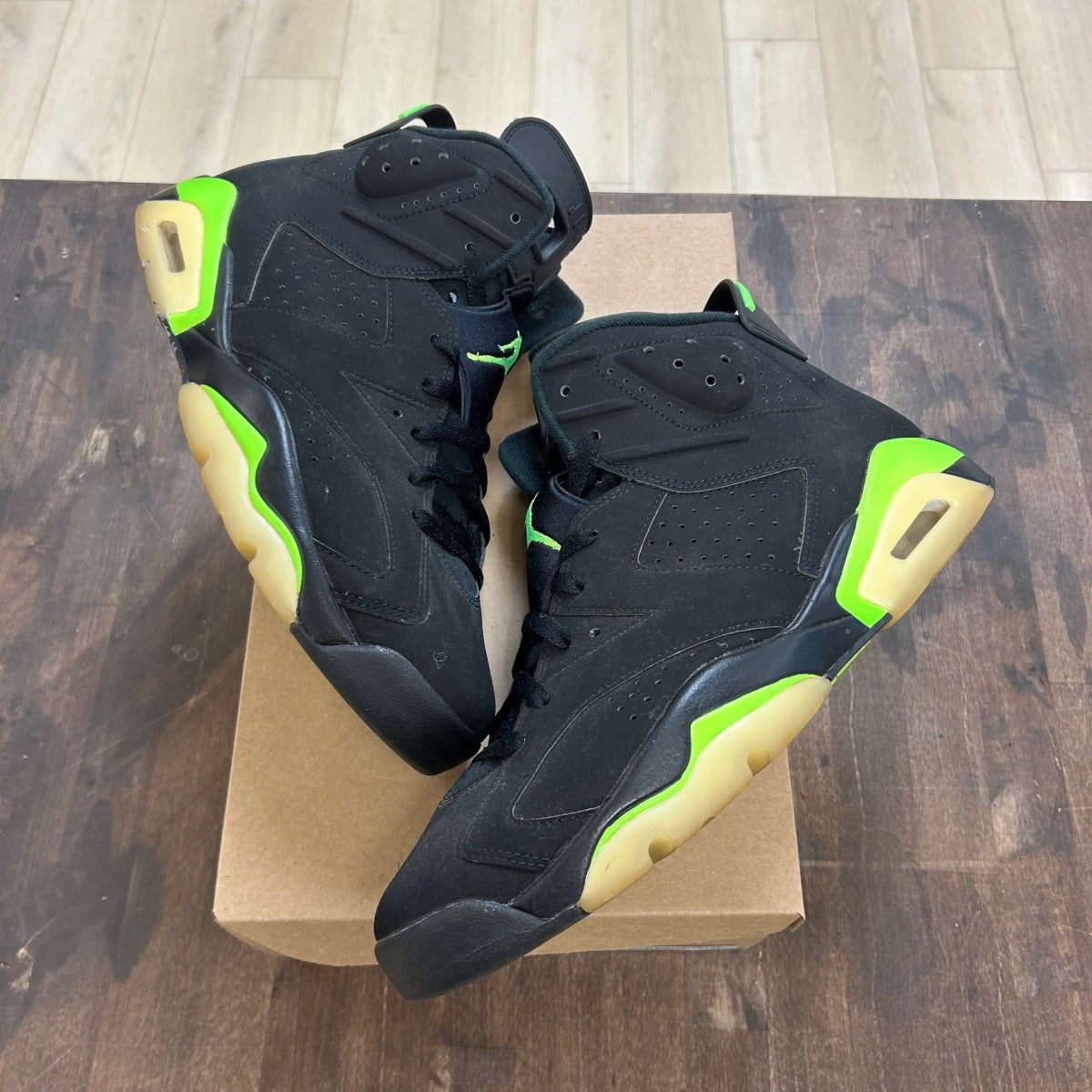 Jordan 6 Retro Electric Green Size 10.5 (Pre-Owned) - Image 1