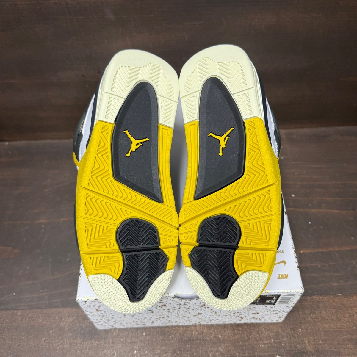 Jordan 4 Retro Vivid Sulfur (Women's) Size 5.5W - box