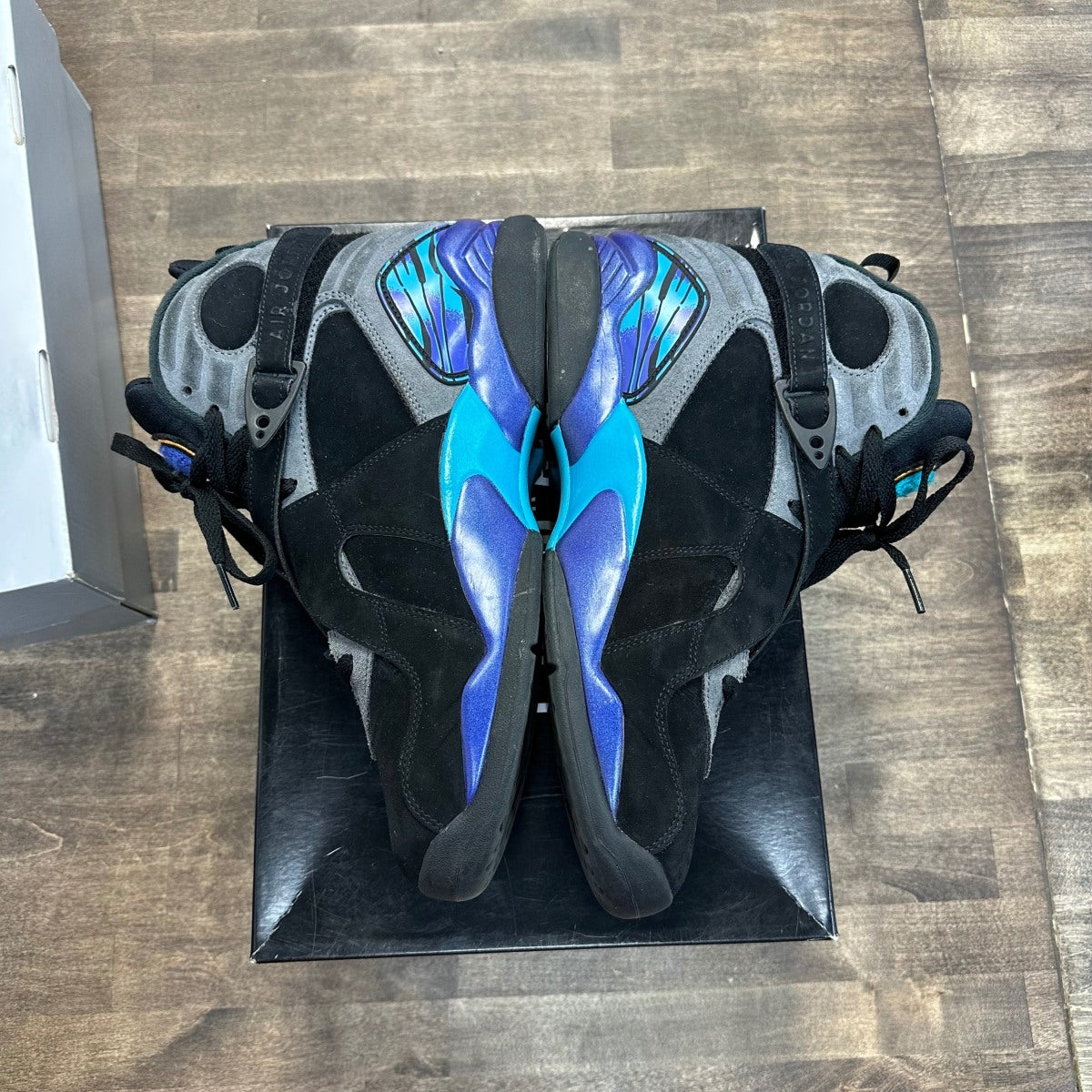 Jordan 8 Retro Aqua (2025) Size 10 (Pre-Owned) - Image 3