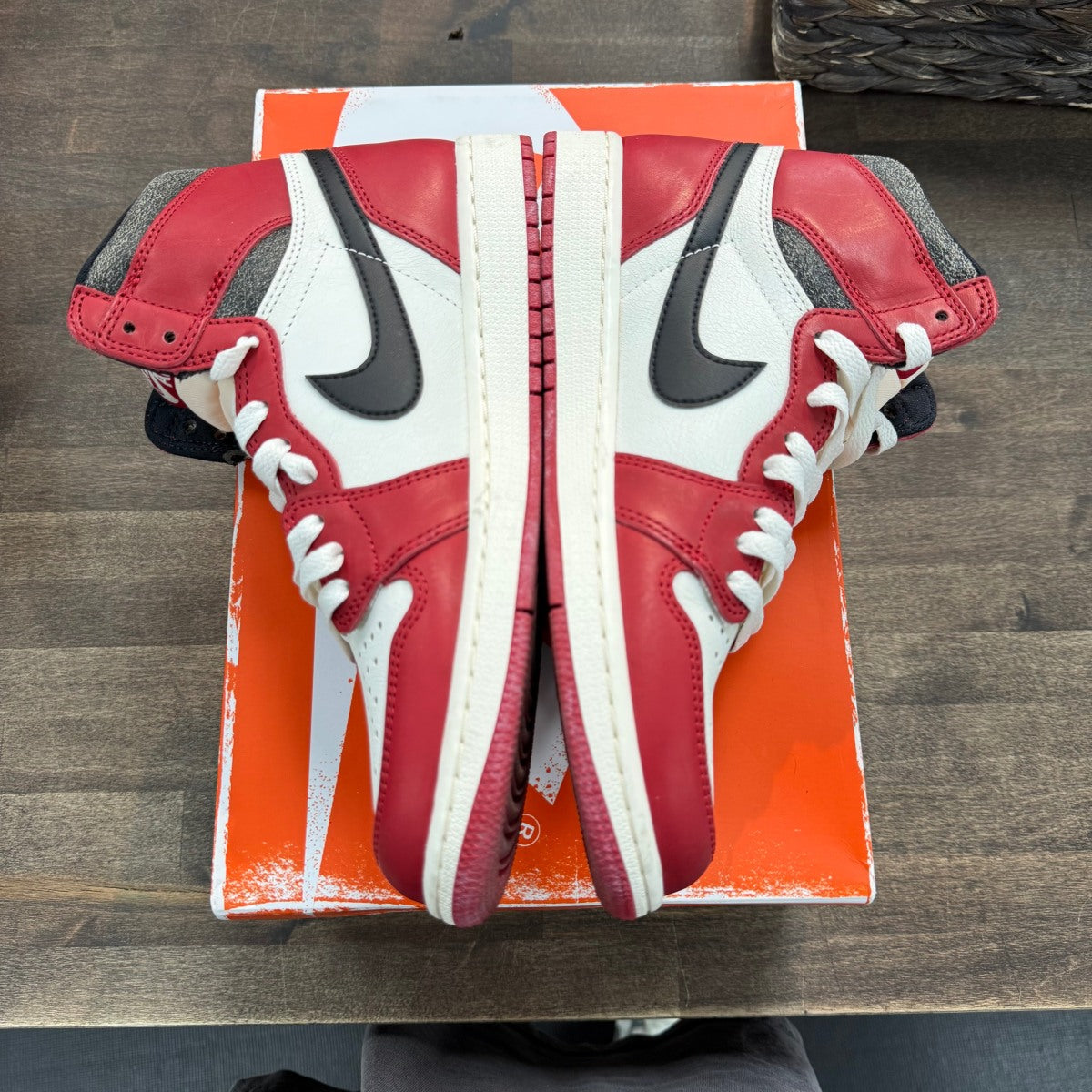 Jordan 1 Retro High OG Chicago Lost and Found - Image 2