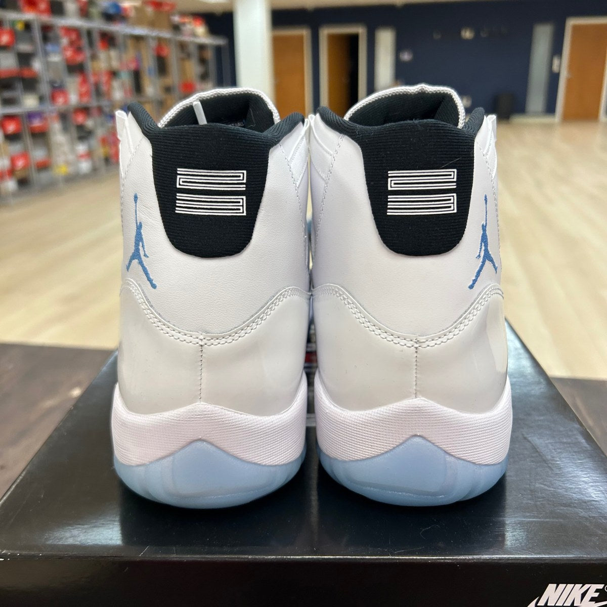 Jordan 11 Retro Legend Blue (2024) Size 11.5 (Pre-Owned) - Image 4