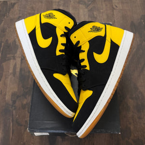 Jordan 1 Retro Mid New Love (2017) - Image 1