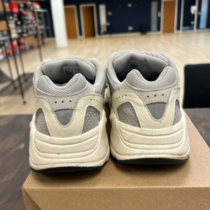 adidas Yeezy Boost 700 V2 Static Size 10.5 (Pre-Owned) - Image 4