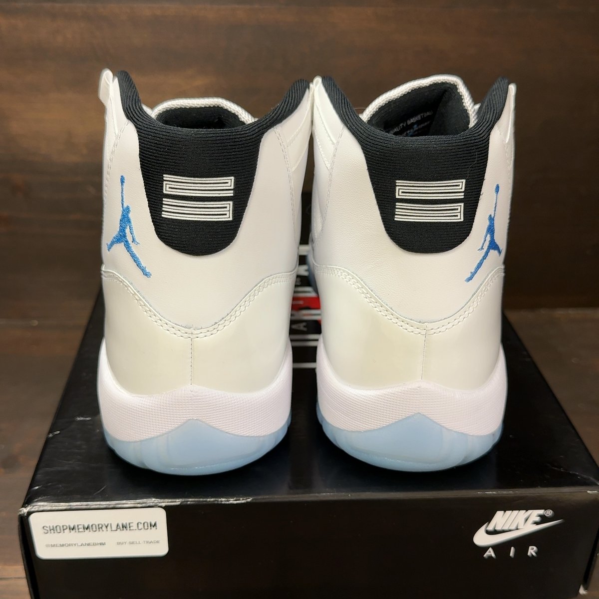 Jordan 11 Retro Legend Blue (2024) Size 9 (Pre-Owned) - aux
