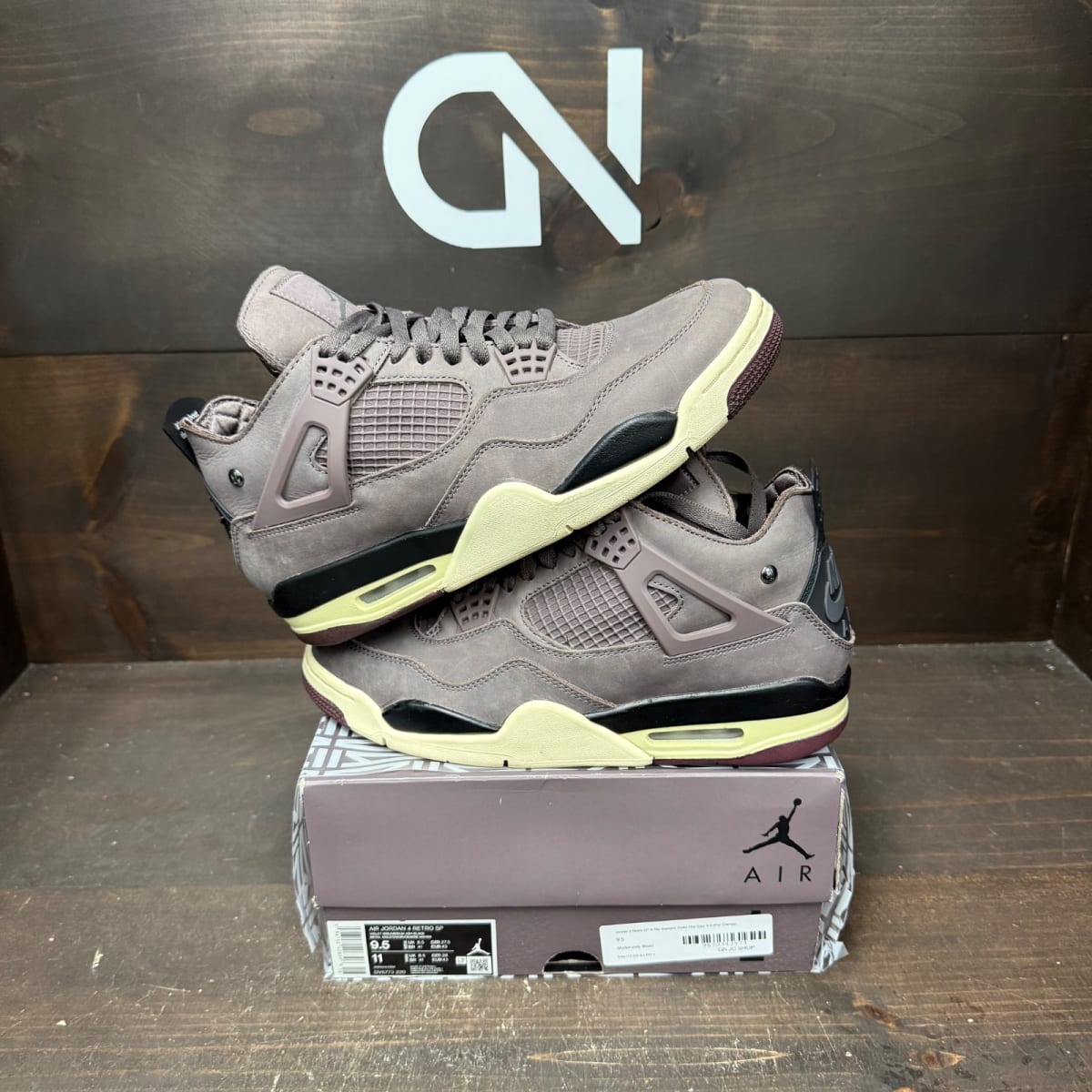 Jordan 4 Retro SP A Ma Maniére Violet Ore Size 9.5 (Pre-Owned) - front