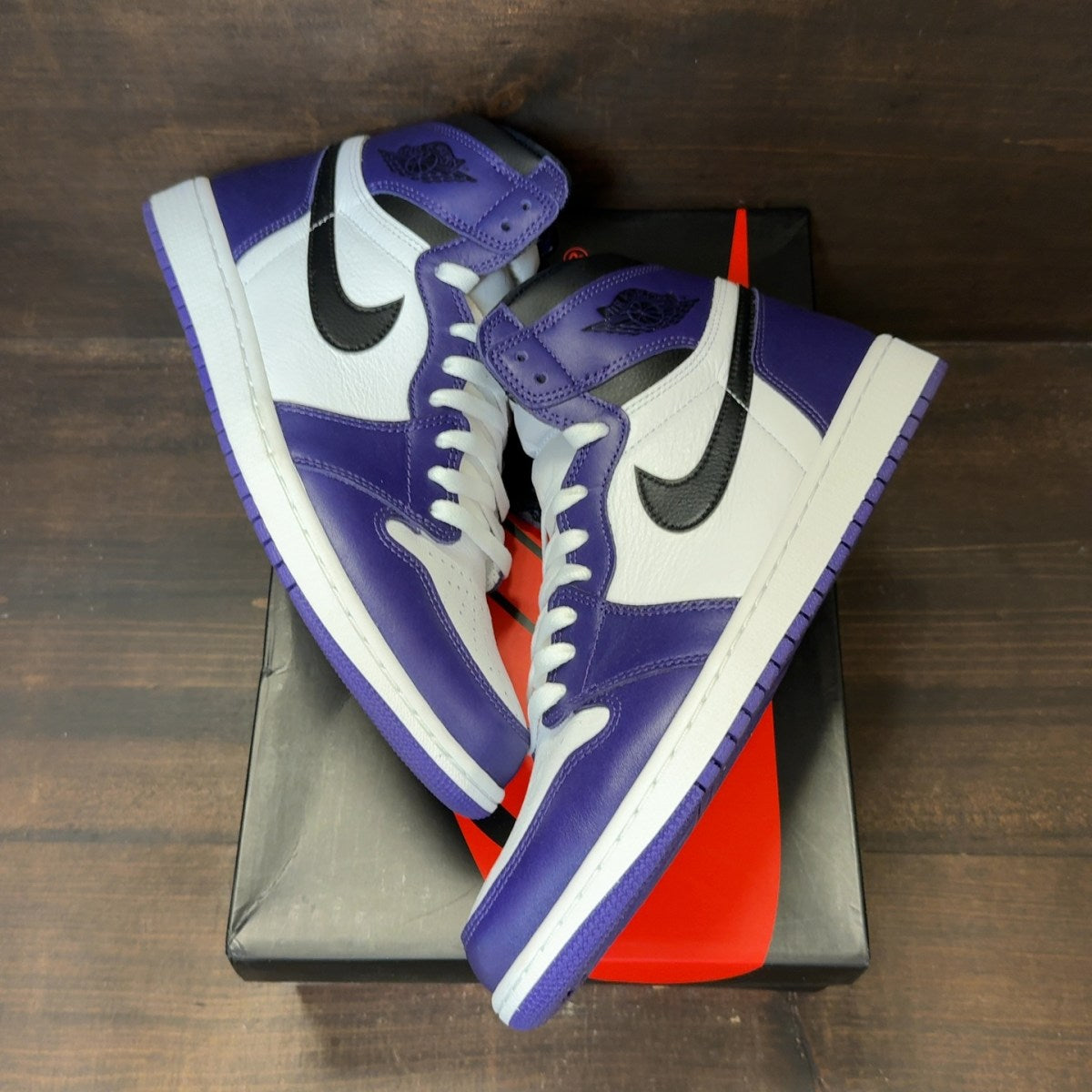 Jordan 1 Retro High Court Purple White Size 11 (Pre-Owned)