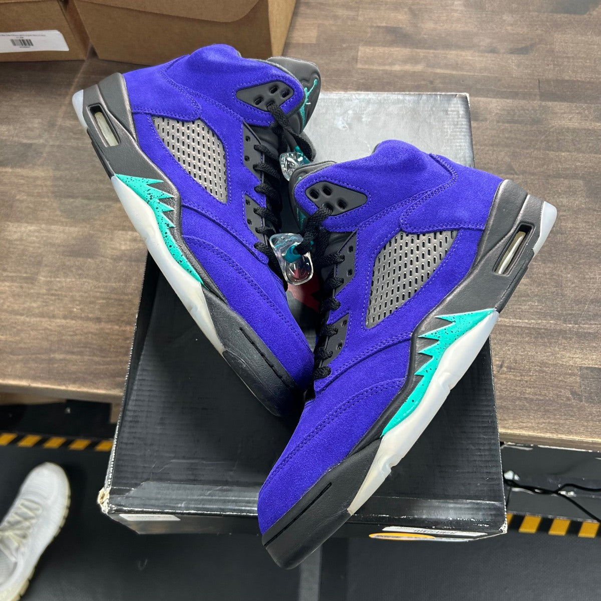 Jordan 5 Retro Alternate Grape Size 10.5 (Pre-Owned)