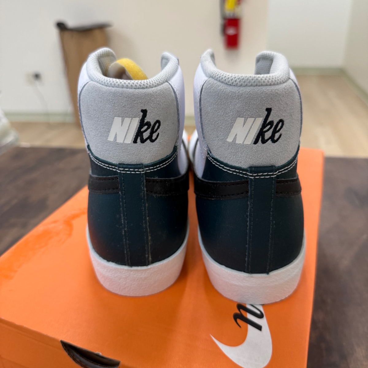 Nike Blazer Mid '77 PRM White Black Deep Jungle Light Silver Size 10 (Pre-Owned) - Image 3
