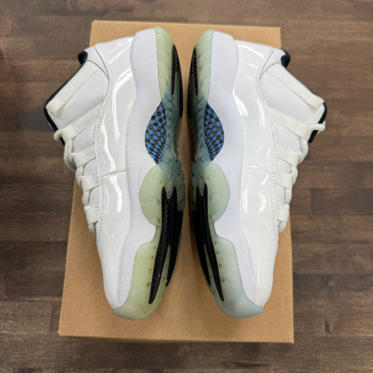 Jordan 11 Retro Low Legend Blue (GS) Size 6.5Y (Pre-Owned) - Image 2