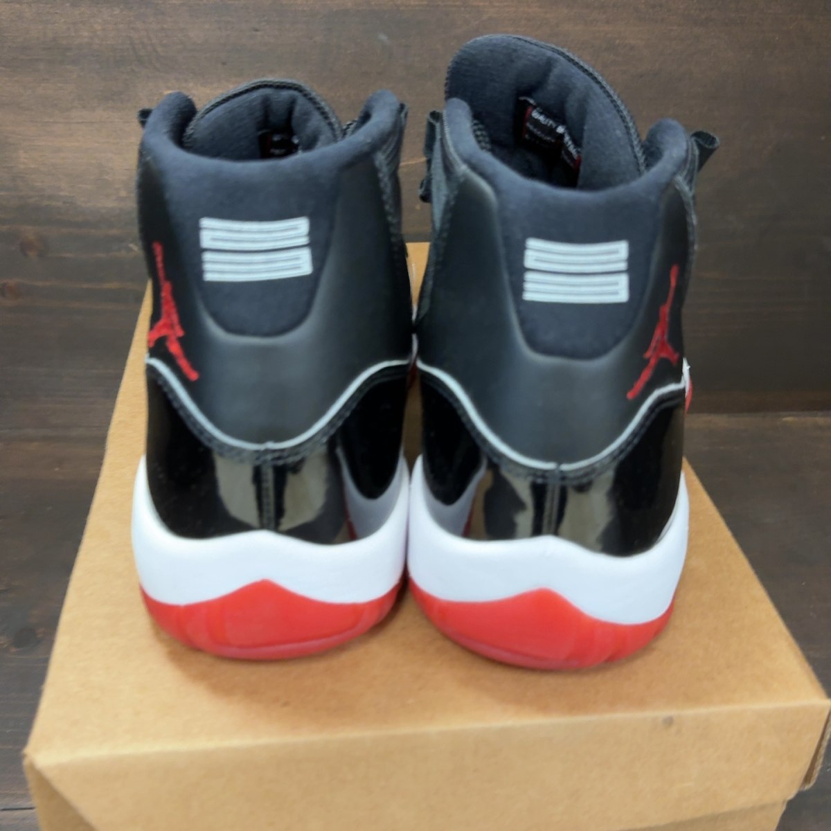 Jordan 11 Retro Playoffs Bred (2019) Size 8.5 (Pre-Owned) - Image 5