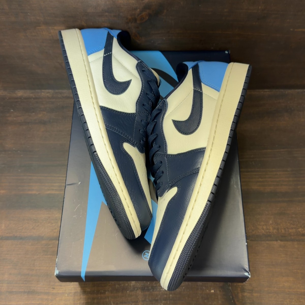Jordan 1 Low OG Obsidian UNC - Image 2