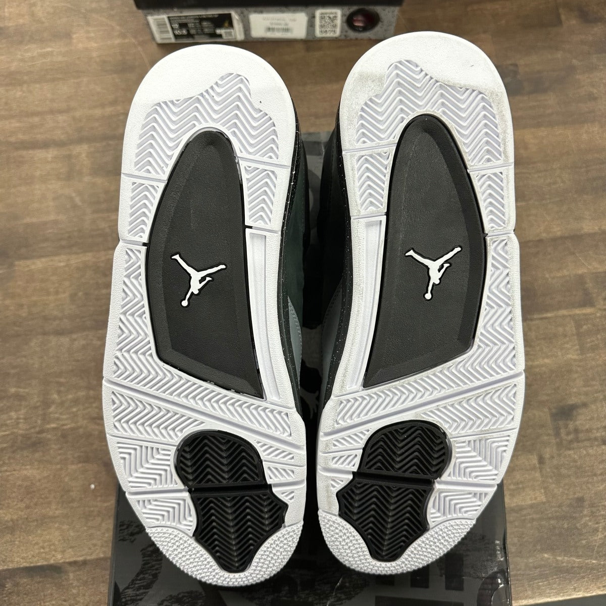 Jordan 4 Retro Fear (2024) - Image 5