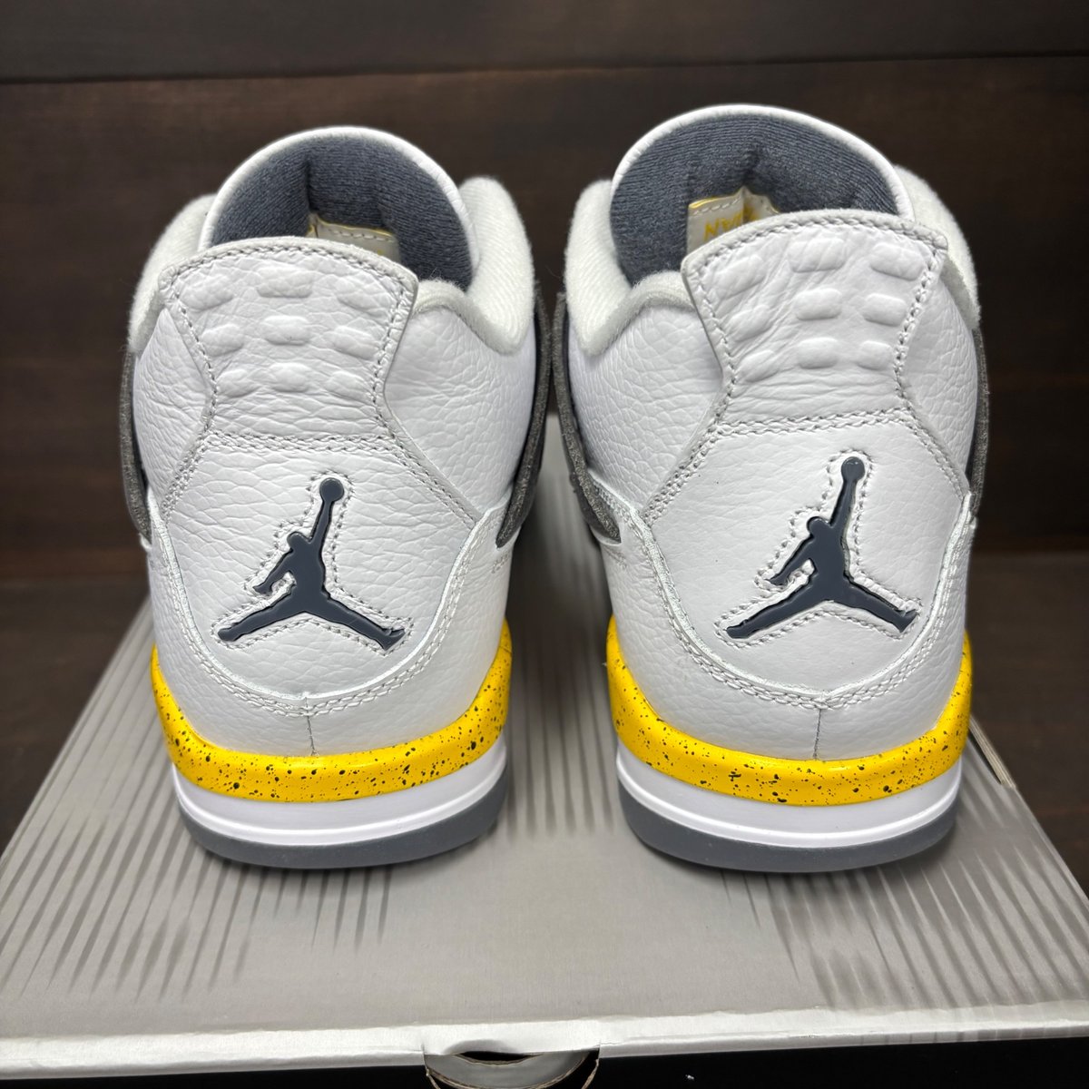 Jordan 4 Retro Rare Air Tour Yellow Size 8 (Pre-Owned) - sole
