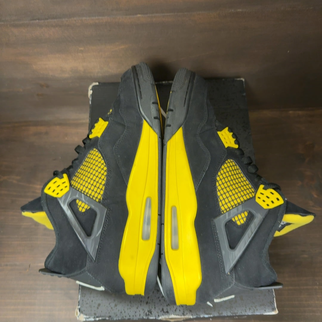 Jordan 4 Retro Thunder (2023) Size 10 (Pre-Owned)
