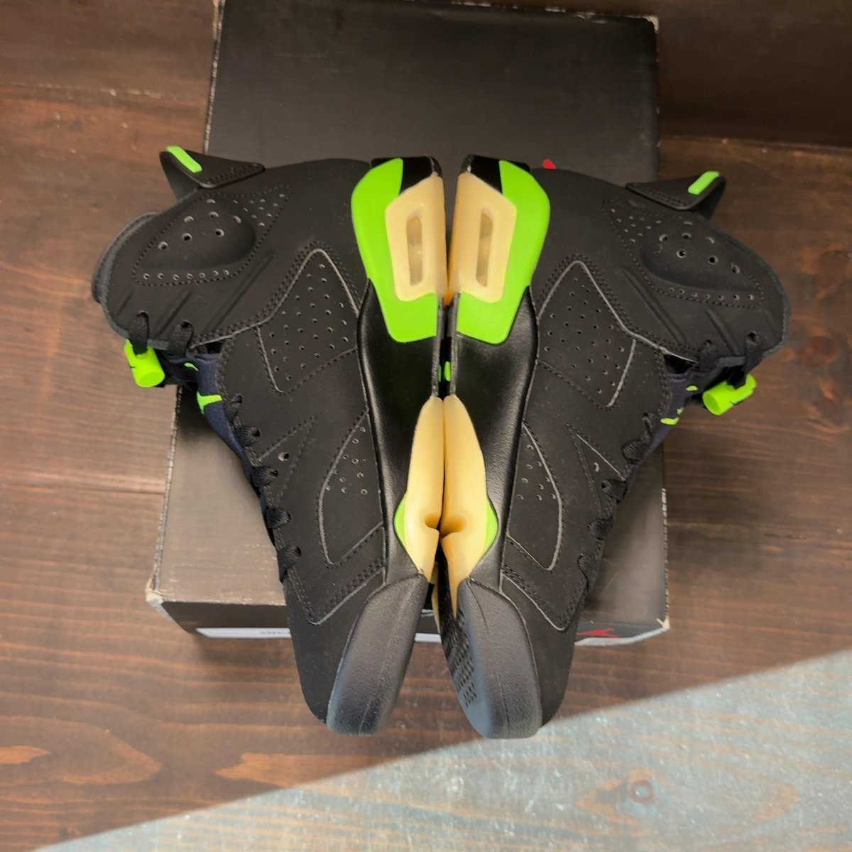 Jordan 6 Retro Electric Green Size 8 (Pre-Owned) - aux