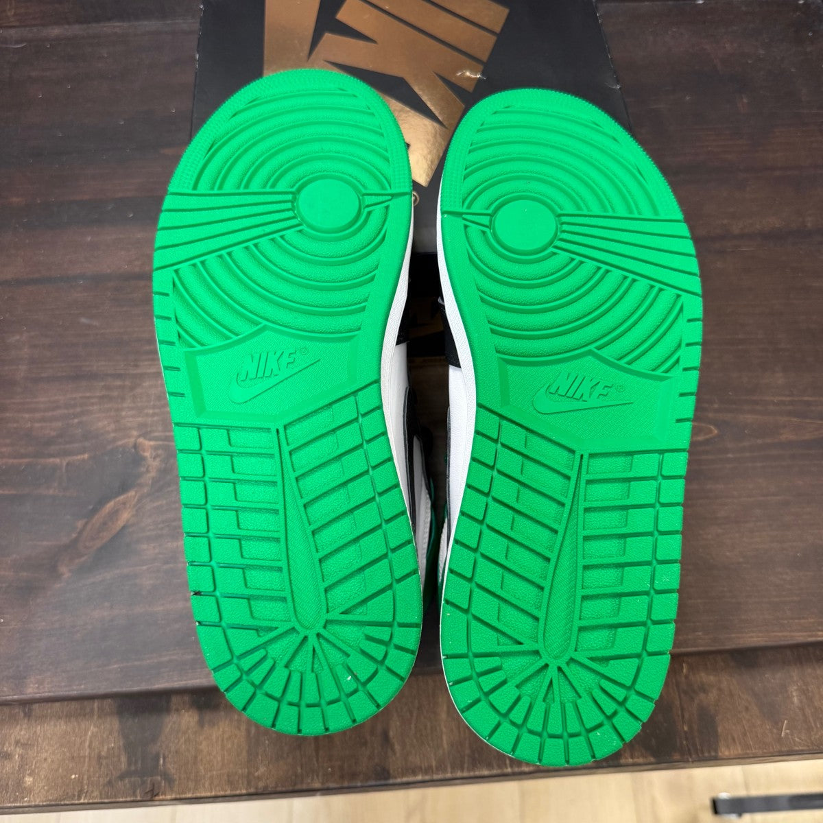 Jordan 1 Retro High OG Lucky Green Size 13 (Pre-Owned) - Image 6