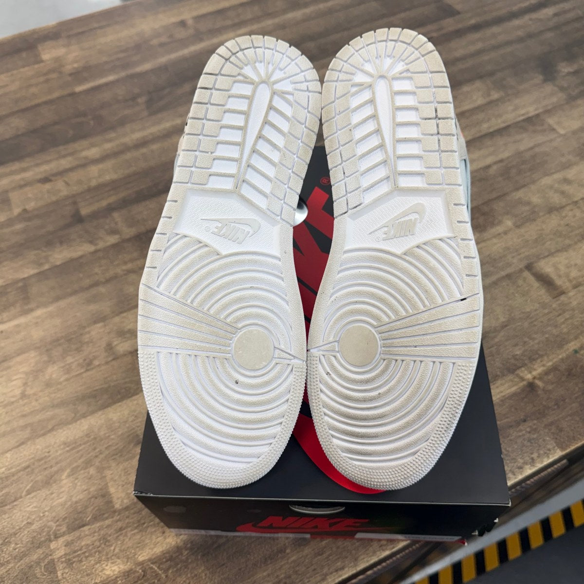 Jordan 1 Retro High Off-White Alaska - Image 5