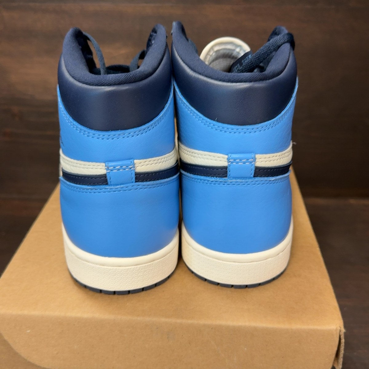 Jordan 1 Retro High Obsidian Size 9.5 (Pre-Owned) - Image 5