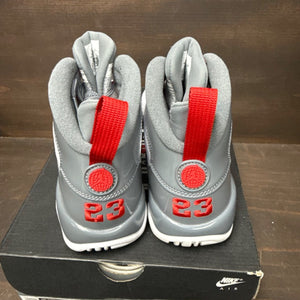 Jordan 9 Retro Fire Red (GS) Size 7Y (Pre-Owned) - sole