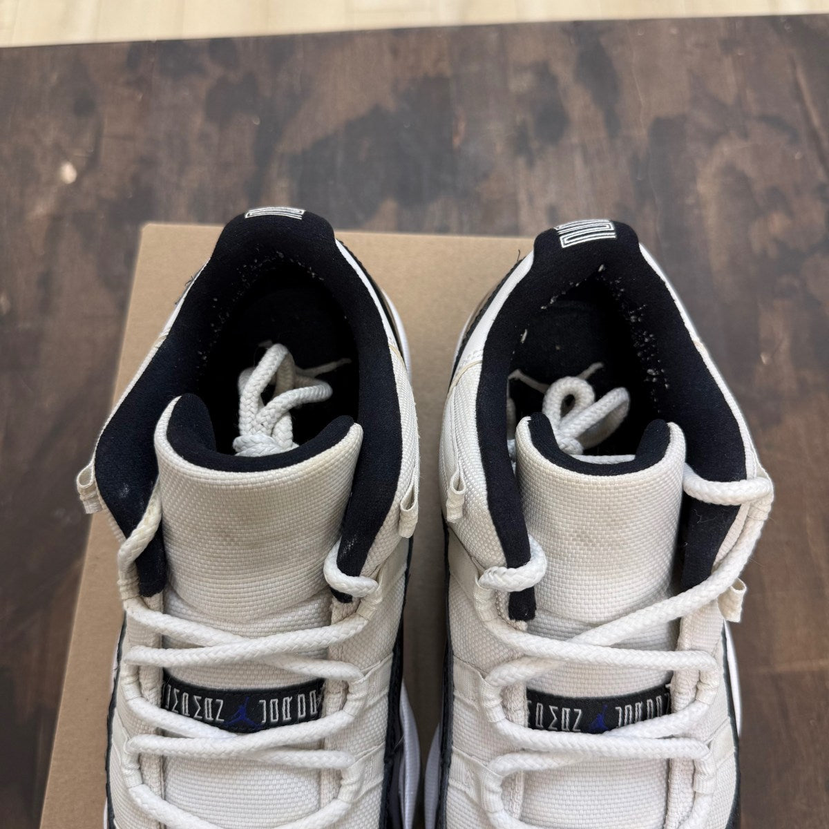 Jordan 11 Retro Low Concord Size 9.5 (Pre-Owned) - Image 3
