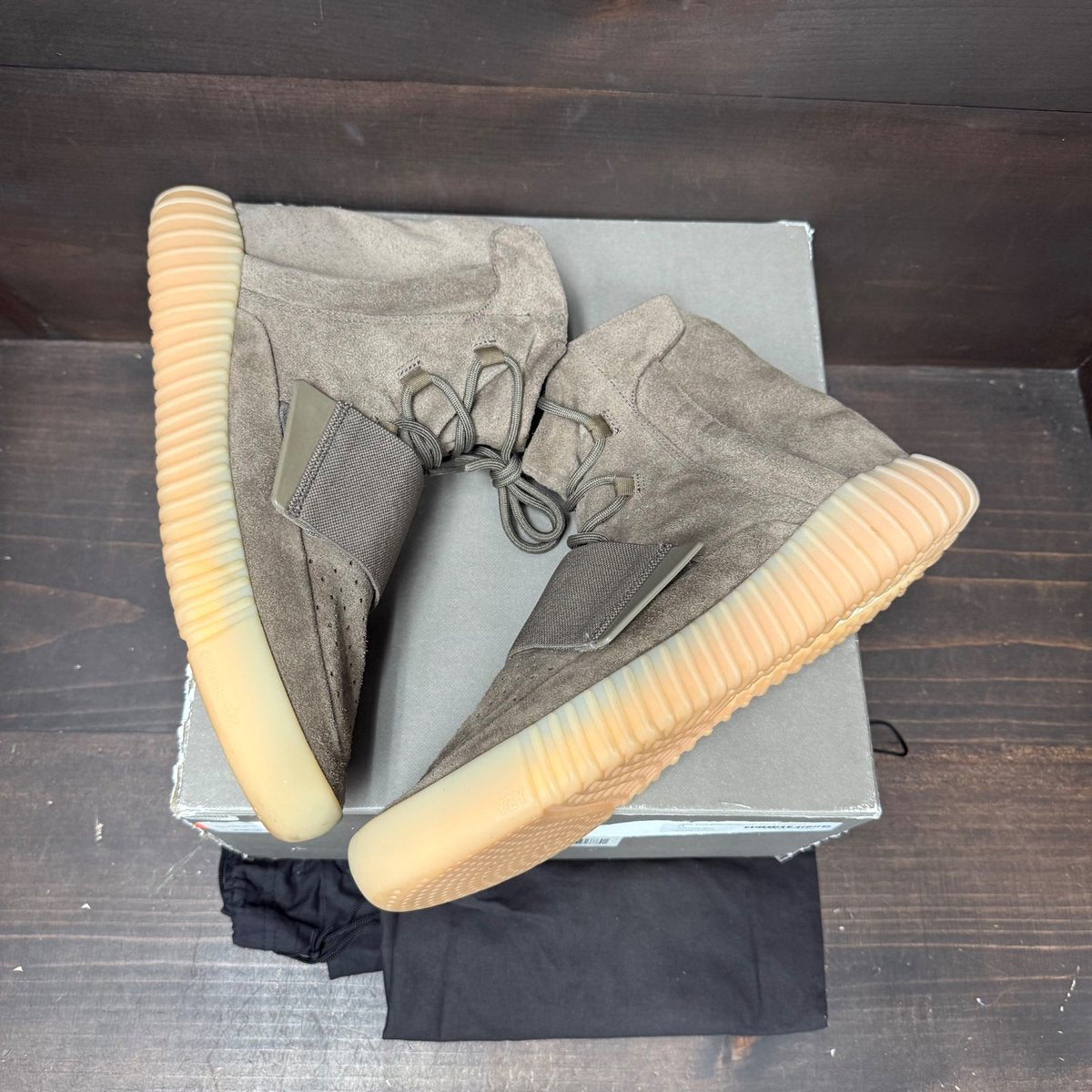 adidas Yeezy Boost 750 Chocolate Size 13 (Pre-Owned) - tag