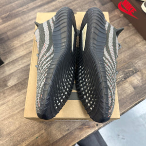 adidas Yeezy Boost 350 V2 Carbon Beluga - Image 4