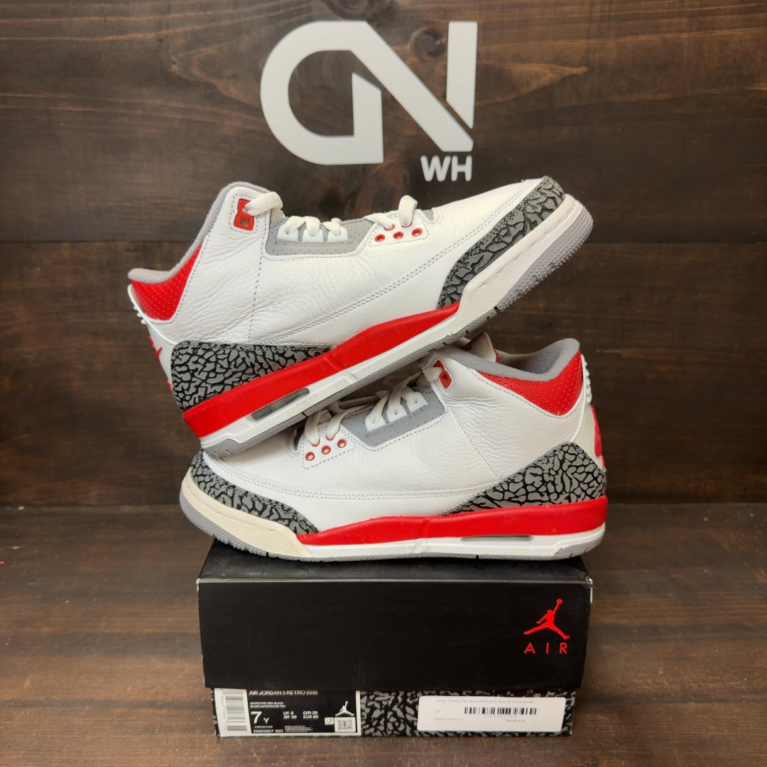 Jordan 3 Retro Fire Red (2022) (GS) - Image 1