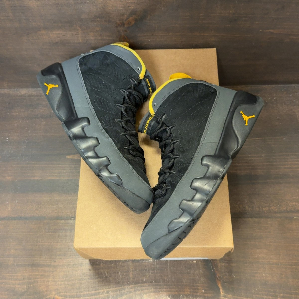 Jordan 9 Retro Dark Charcoal University Gold Size 8 (Pre-Owned) - Image 2