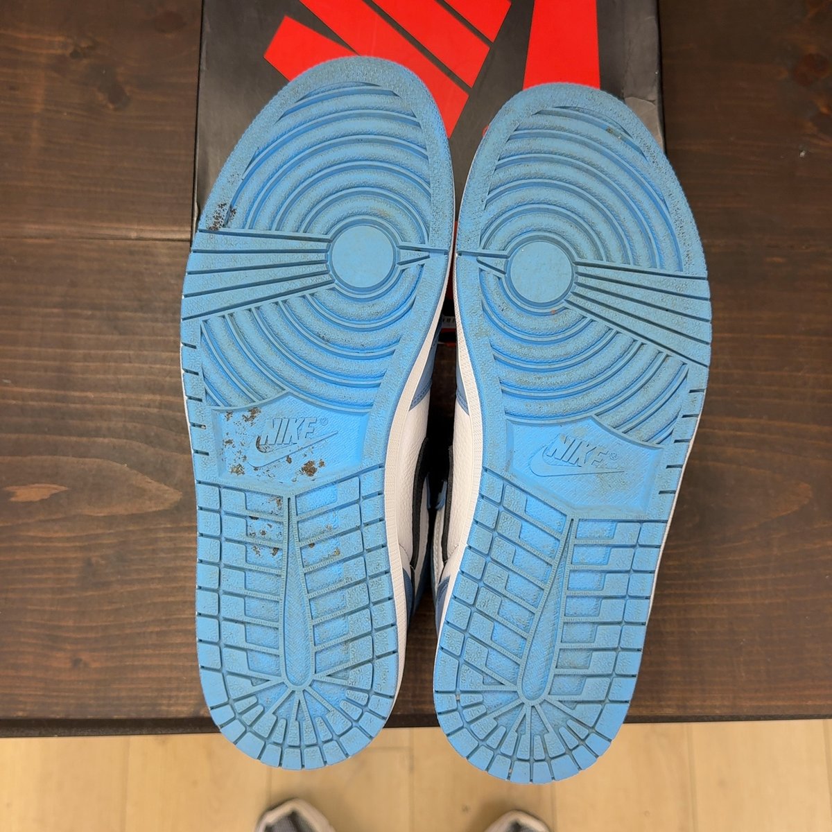 Jordan 1 Retro High OG University Blue Size 12 (Pre-Owned) - aux